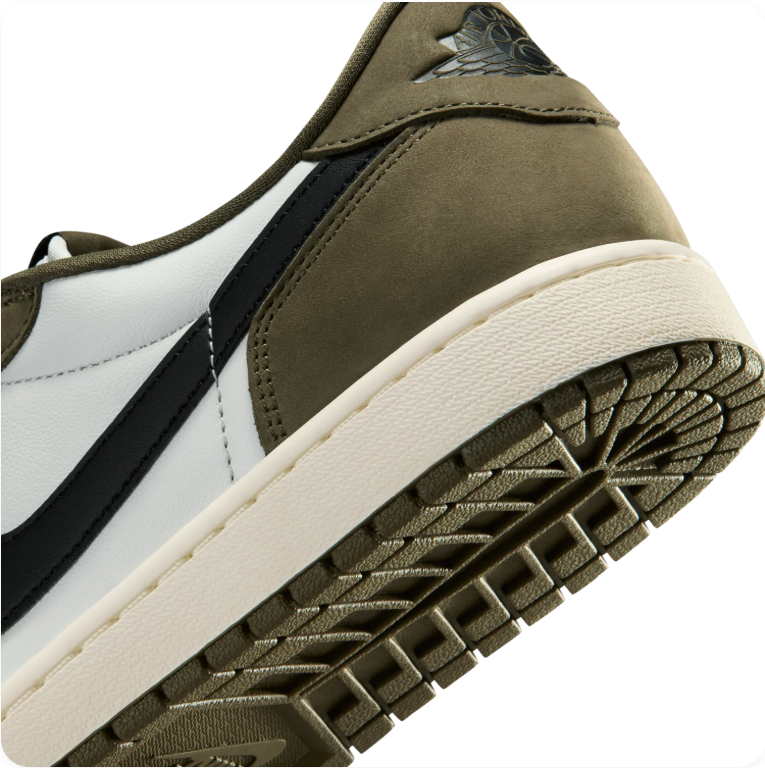 Air Jordan 1 Retro Low OG 'Medium Olive' – White/Olive/Black Low-Top Sneakers